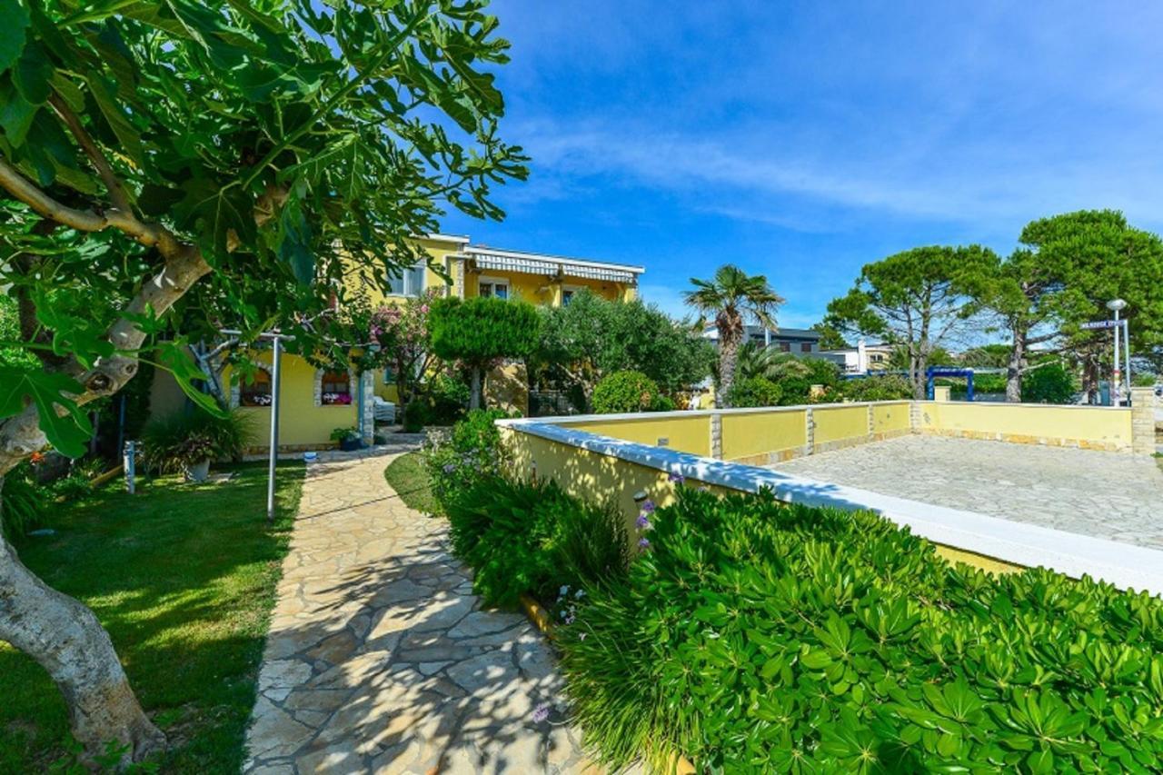 Apartment House Inga Vir Exterior foto